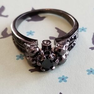 Skull Ring size 9 halloween spooky nine silver tone black faux gem skeleton goth